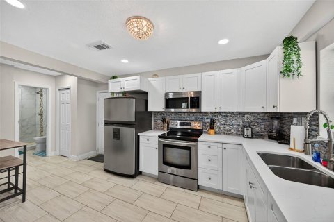 House in Tampa, Florida 3 bedrooms, 88.91 sq.m. № 1886743 - photo 11