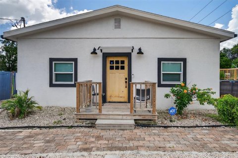 House in Tampa, Florida 3 bedrooms, 88.91 sq.m. № 1886743 - photo 1