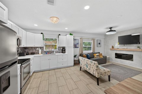 House in Tampa, Florida 3 bedrooms, 88.91 sq.m. № 1886743 - photo 8