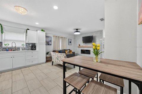 House in Tampa, Florida 3 bedrooms, 88.91 sq.m. № 1886743 - photo 9