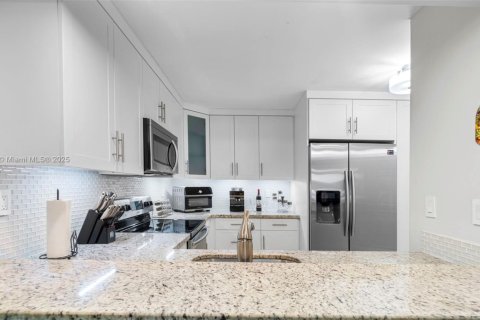 Condo in Miami Lakes, Florida, 2 bedrooms  № 1857024 - photo 21