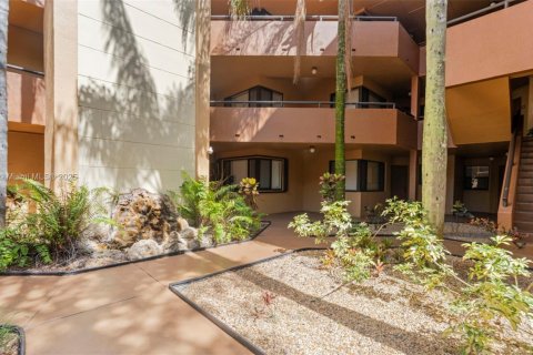 Condo in Miami Lakes, Florida, 2 bedrooms  № 1857024 - photo 5