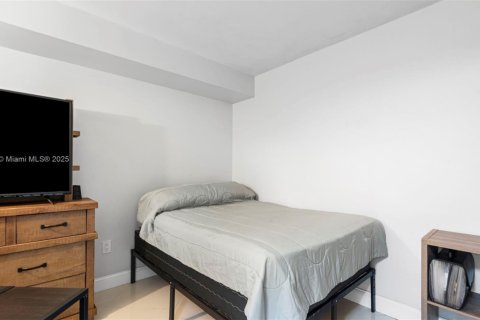 Condo in Miami Lakes, Florida, 2 bedrooms  № 1857024 - photo 29