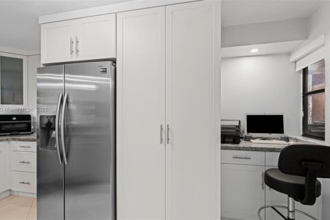 Condo in Miami Lakes, Florida, 2 bedrooms  № 1857024 - photo 20