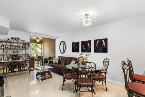 Condo in Miami Lakes, Florida, 2 bedrooms  № 1857024 - photo 11
