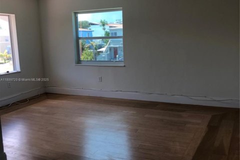 Immobilier commercial à vendre à Miami, Floride: 156.08 m2 № 1938954 - photo 5