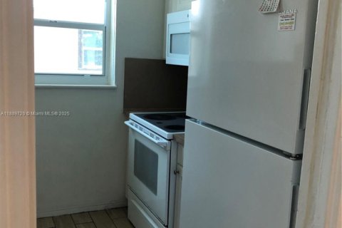 Immobilier commercial à vendre à Miami, Floride: 156.08 m2 № 1938954 - photo 4