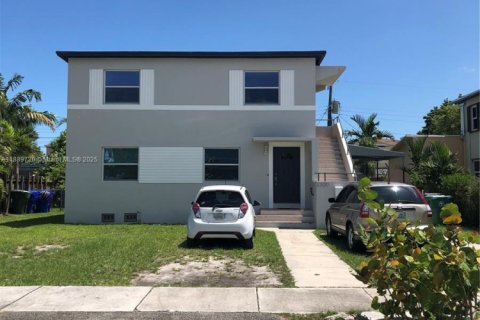Immobilier commercial à vendre à Miami, Floride: 156.08 m2 № 1938954 - photo 1