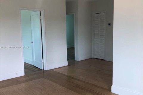 Immobilier commercial à vendre à Miami, Floride: 156.08 m2 № 1938954 - photo 7