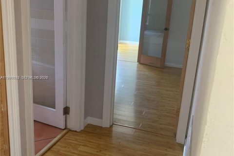 Villa ou maison à vendre à Miami, Floride: 2 chambres, 111.48 m2 № 1998788 - photo 3