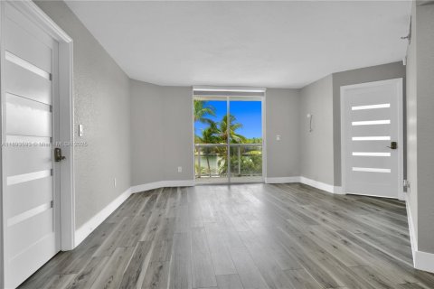 Condo in Miami Beach, Florida, 2 bedrooms  № 2039532 - photo 4