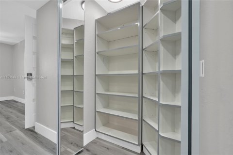 Condo in Miami Beach, Florida, 2 bedrooms  № 2039532 - photo 15