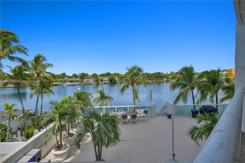 Condo in Miami Beach, Florida, 2 bedrooms  № 2039532 - photo 23