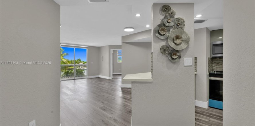 Condo in Miami Beach, Florida, 2 bedrooms  № 2039532