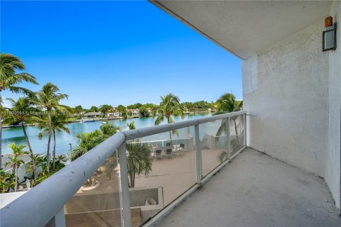 Condo in Miami Beach, Florida, 2 bedrooms  № 2039532 - photo 26