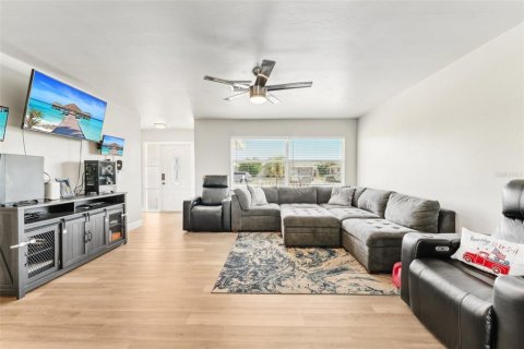 Villa ou maison à vendre à Cape Coral, Floride: 4 chambres, 155.33 m2 № 1747239 - photo 7