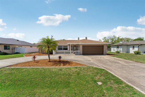 Villa ou maison à vendre à Cape Coral, Floride: 4 chambres, 155.33 m2 № 1747239 - photo 1