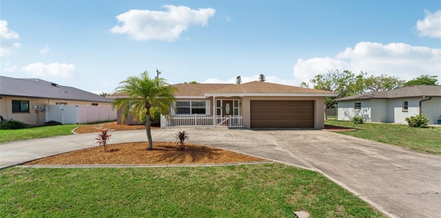 Villa ou maison à Cape Coral, Floride 4 chambres, 155.33 m2 № 1747239