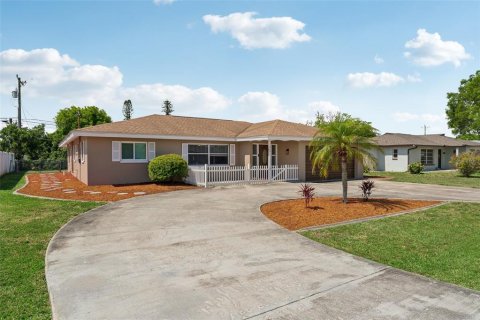 Villa ou maison à vendre à Cape Coral, Floride: 4 chambres, 155.33 m2 № 1747239 - photo 3