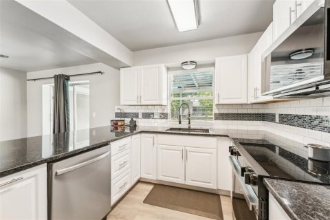 Villa ou maison à vendre à Cape Coral, Floride: 4 chambres, 155.33 m2 № 1747239 - photo 13