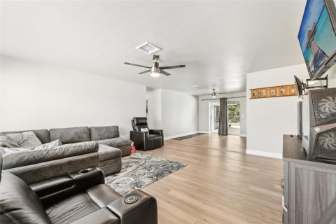 Villa ou maison à vendre à Cape Coral, Floride: 4 chambres, 155.33 m2 № 1747239 - photo 6