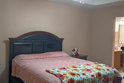 Купить виллу или дом в Хейнс-Сити, Флорида 7 комнат, 182м2, № 1651770 - фото 18