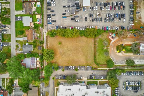 Commercial property in Hollywood, Florida № 2076207