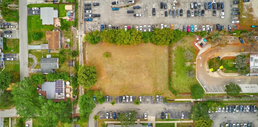 Commercial property in Hollywood, Florida № 2076207
