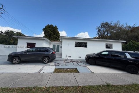 Снять в аренду виллу или дом в Майами, Флорида 1 спальня, 120.03м2, № 2027904 - фото 2