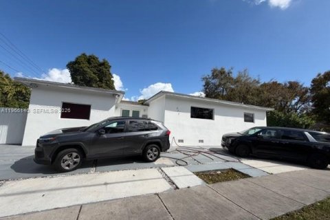 Снять в аренду виллу или дом в Майами, Флорида 1 спальня, 120.03м2, № 2027904 - фото 26