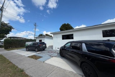 Снять в аренду виллу или дом в Майами, Флорида 1 спальня, 120.03м2, № 2027904 - фото 4