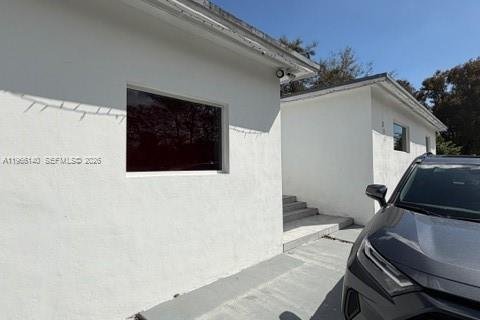 Снять в аренду виллу или дом в Майами, Флорида 1 спальня, 120.03м2, № 2027904 - фото 6