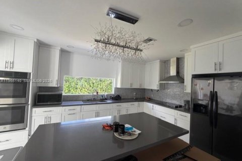 Снять в аренду виллу или дом в Майами, Флорида 1 спальня, 120.03м2, № 2027904 - фото 7