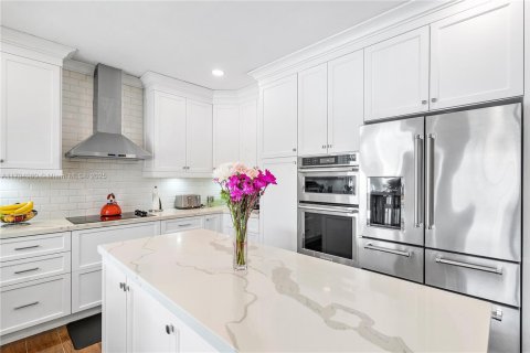 House in Pembroke Pines, Florida 5 bedrooms, 377.09 sq.m. № 1686389 - photo 28