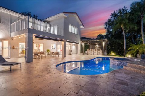 House in Pembroke Pines, Florida 5 bedrooms, 377.09 sq.m. № 1686389 - photo 5