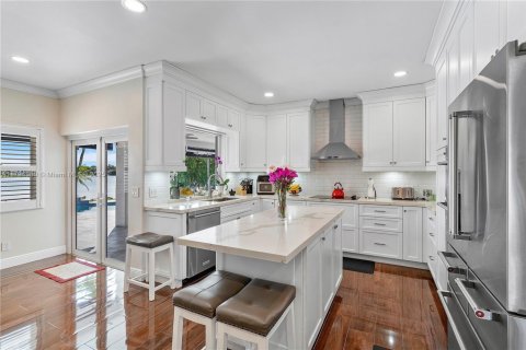 House in Pembroke Pines, Florida 5 bedrooms, 377.09 sq.m. № 1686389 - photo 29