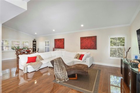 House in Pembroke Pines, Florida 5 bedrooms, 377.09 sq.m. № 1686389 - photo 22