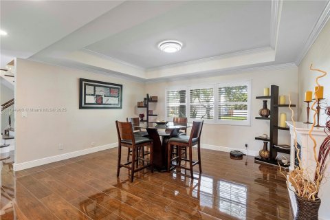 House in Pembroke Pines, Florida 5 bedrooms, 377.09 sq.m. № 1686389 - photo 18