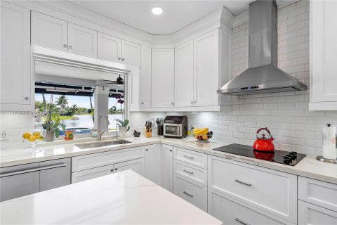 House in Pembroke Pines, Florida 5 bedrooms, 377.09 sq.m. № 1686389 - photo 30