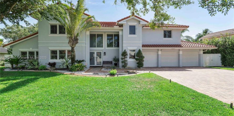House in Pembroke Pines, Florida 5 bedrooms, 377.09 sq.m. № 1686389