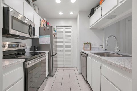 Купить виллу или дом в Санрайз, Флорида 2 спальни, 88.63м2, № 1982740 - фото 7