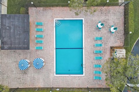 Купить виллу или дом в Санрайз, Флорида 2 спальни, 88.63м2, № 1982740 - фото 29