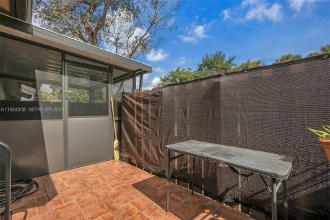 Купить виллу или дом в Санрайз, Флорида 2 спальни, 88.63м2, № 1982740 - фото 24