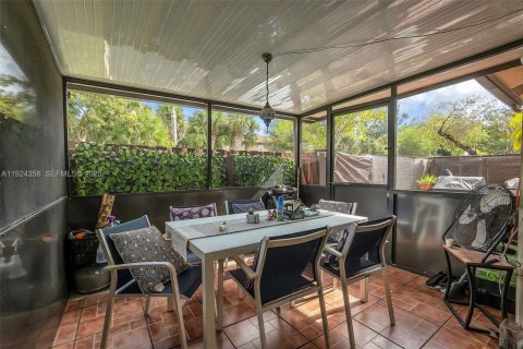 Купить виллу или дом в Санрайз, Флорида 2 спальни, 88.63м2, № 1982740 - фото 21