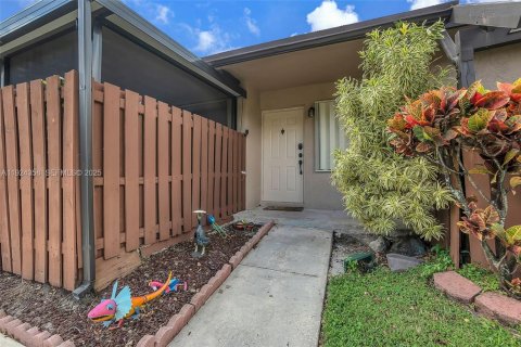 Купить виллу или дом в Санрайз, Флорида 2 спальни, 88.63м2, № 1982740 - фото 25