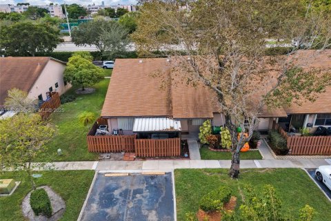 Купить виллу или дом в Санрайз, Флорида 2 спальни, 88.63м2, № 1982740 - фото 27