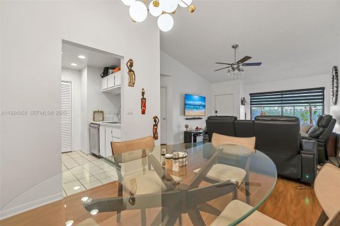 Купить виллу или дом в Санрайз, Флорида 2 спальни, 88.63м2, № 1982740 - фото 6