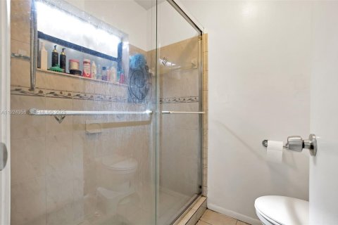 Купить виллу или дом в Санрайз, Флорида 2 спальни, 88.63м2, № 1982740 - фото 18