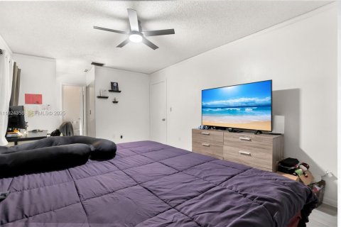 Купить виллу или дом в Санрайз, Флорида 2 спальни, 88.63м2, № 1982740 - фото 16