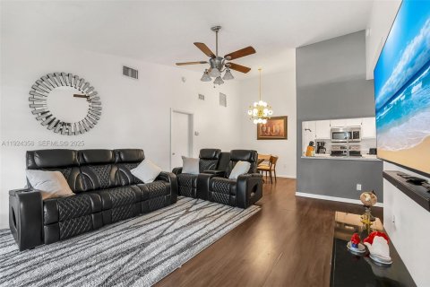 Купить виллу или дом в Санрайз, Флорида 2 спальни, 88.63м2, № 1982740 - фото 4